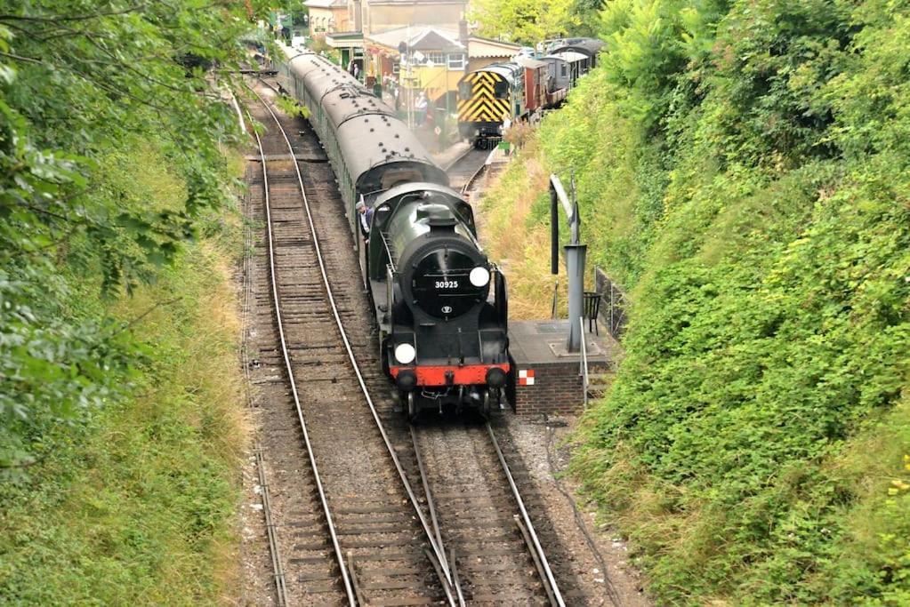 Vila Cosy House, A Train Spotter'S Delight! New Alresford Exteriér fotografie